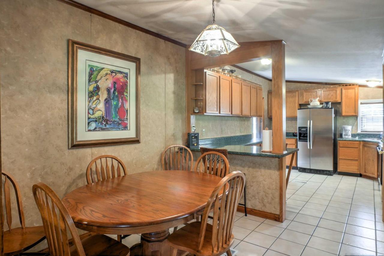 Ooltewah Cabin With Grill, Pool Table And Porch! ภายนอก รูปภาพ
