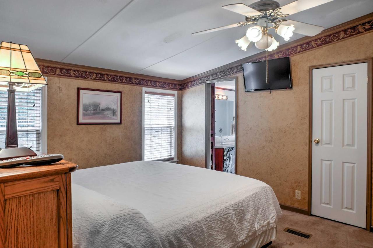 Ooltewah Cabin With Grill, Pool Table And Porch! ภายนอก รูปภาพ